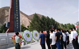 “瞻仰革命先烈，弘揚(yáng)愛國(guó)精神”主題黨日活動(dòng)